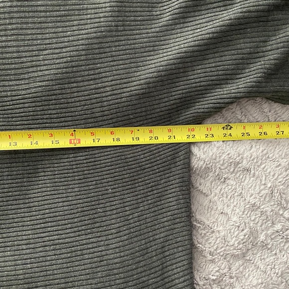 a.n.a. Slate Grey sweater Excellent like new condition! - Picture 6 of 7